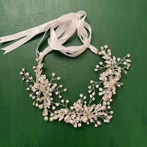 RHINESTONES AND RIBBONS HAIR ACCESSORY
